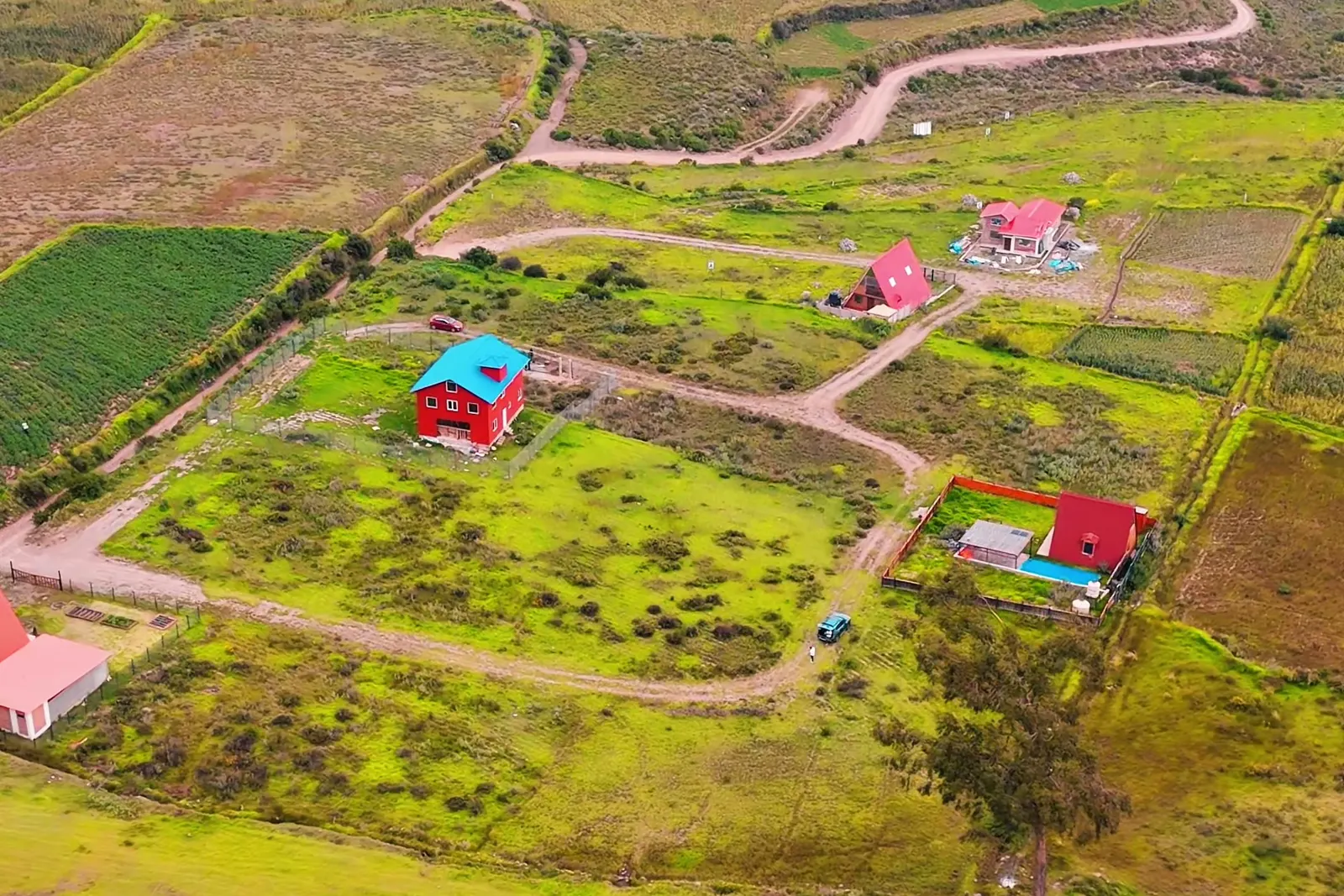 Vista aérea amplia de Zion con la campiña de Chiguata